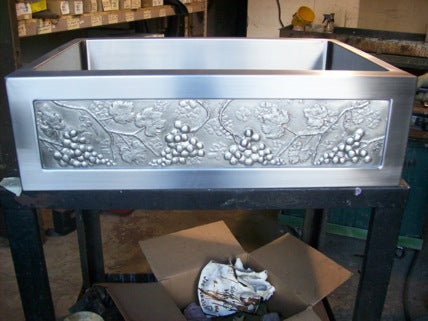 Elite Bath Stainless Steel Farmhouse Single Bowl Kitchen Sink with Art - Chameleon Square Edge ( Multiple Sizes, #ELITEBATH_SFS)
