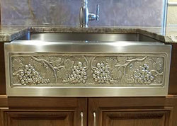Elite Bath Stainless Steel Farmhouse Single Bowl Kitchen Sink with Art - Chameleon Bull Nose Edge ( Multiple Sizes, #ELITEBATH_SBFS)